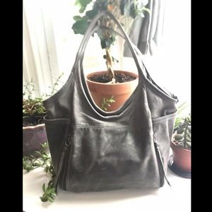 Rough & Tumble Small Seven Pocket Tote in Granite